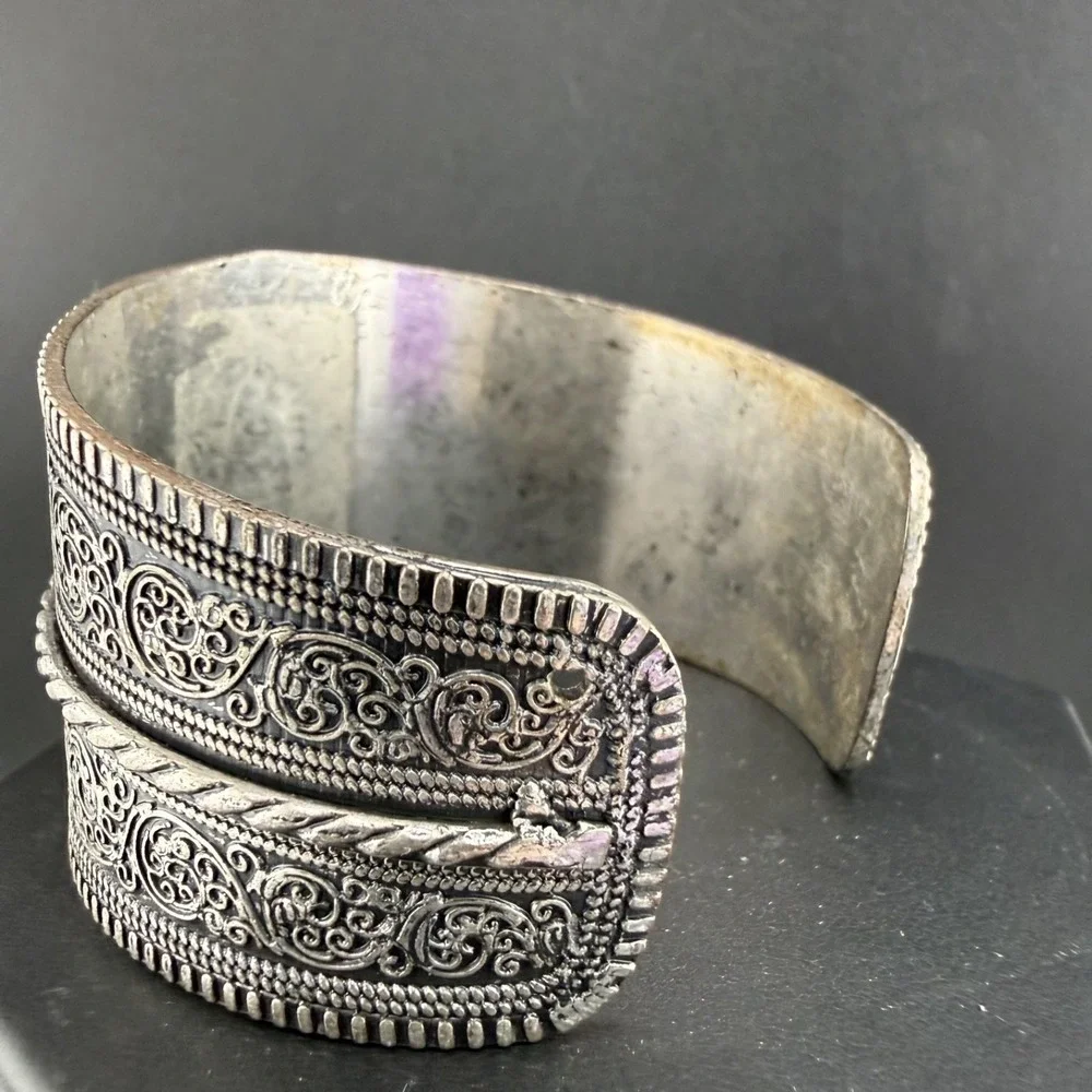 Vintage Chunky Cuff Bracelet‎ Silver Tone Embossed 7
